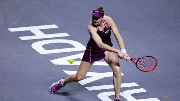 Rybakina downs Swiatek to enter semis, Anisimova beats Keys in WTA Finals