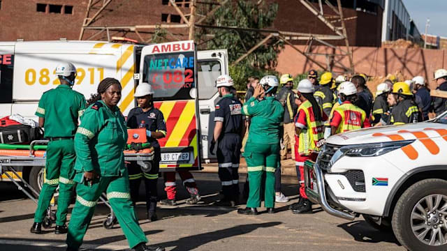 南非一栋在建建筑发生地板坍塌 至少六死两人被困