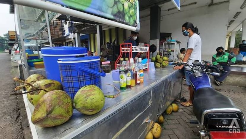 Susu, kelapa muda boleh bantu cegah COVID-19? Pihak berkuasa Indonesia beri amaran maklumat palsu Susu, kelapa muda boleh bantu cegah COVID-19? Pihak berkuasa Indonesia beri amaran maklumat palsu