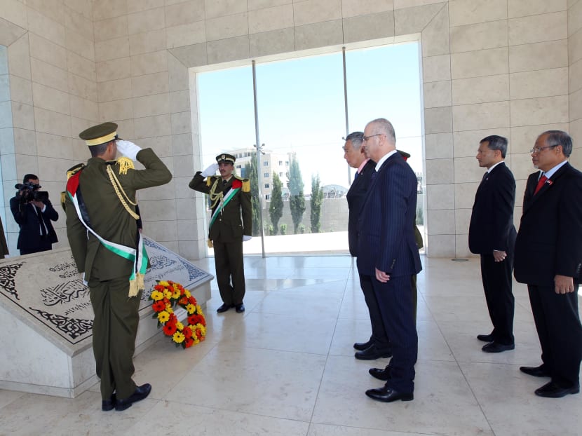 PM Lee Hsien Loong laid a wreath at the Arafat Mausoleum on April 20, 2016. Beside him is Palestinian PM Rami Hamdallah. Photo: Ministry of Communications and Information