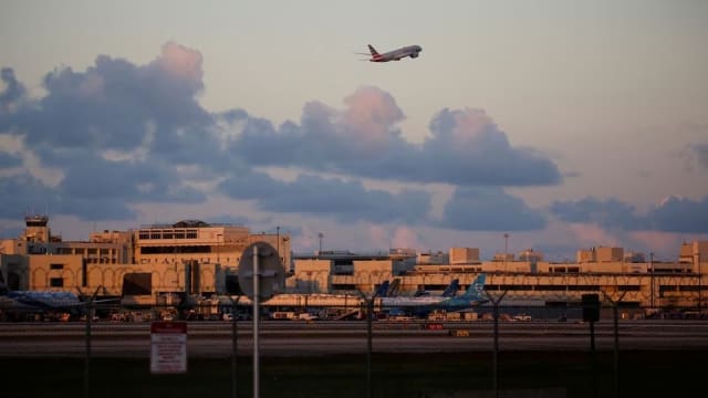 报道：拜登提名出任联空局局长的华盛顿 撤回提名