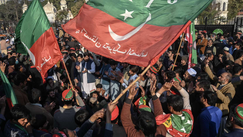 Calon-calon bebas yang sokong Imran Khan rancang bentuk pemerintah baru Pakistan Calon-calon bebas yang sokong Imran Khan rancang bentuk pemerintah baru Pakistan
