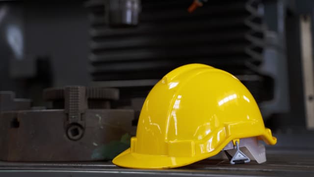 中国籍客工被机器夹死 外籍劳工中心：正尝试与雇主取得联系 