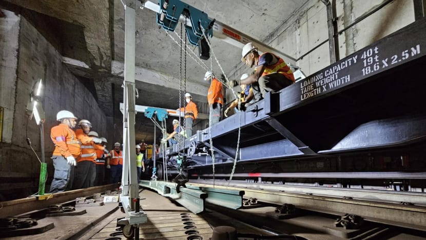 Circle Line delay: Commuters urged to use other MRT routes while crack on rail track is being fixed