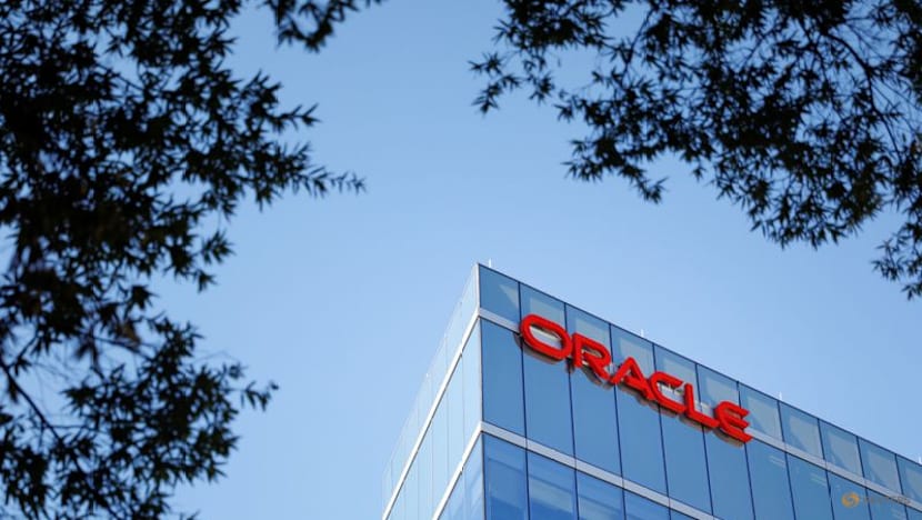 Analysis:Oracle's stumble hits AI trade, but many remain bullish