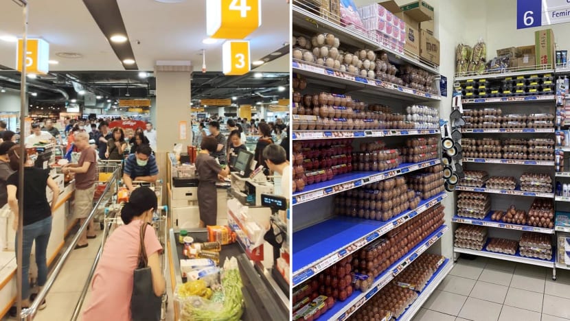 Queues At S’pore Supermarkets After M’sia’s Lockdown Announcement, Eggs & Veg Popular