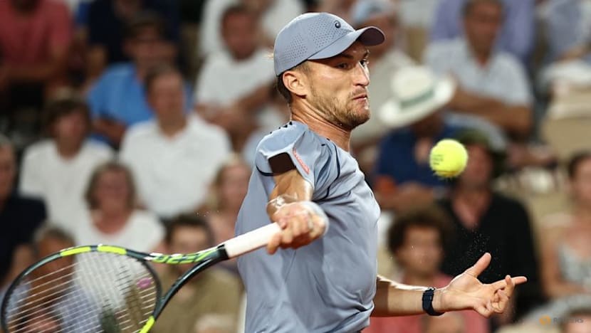Collignon shocks Shelton to reach French Open third round