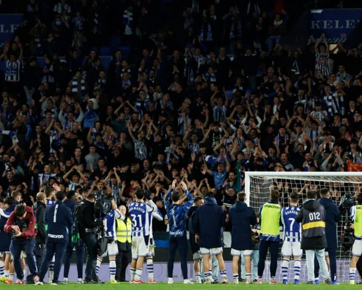 Real Sociedad stun Barcelona 2-1 to end leaders' winning streak