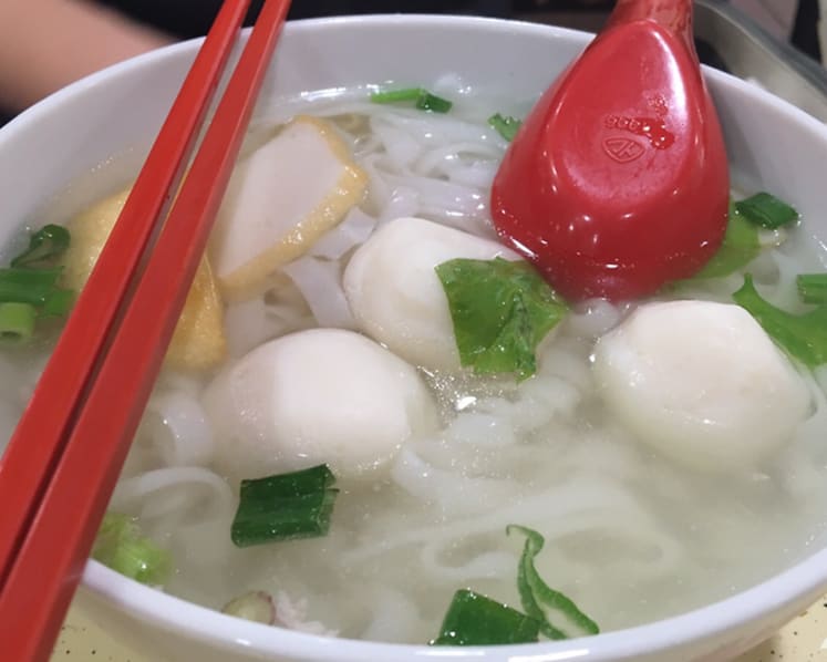 Former fishball noodle seller gets jail for splashing hot water at prawn noodle hawker, disfiguring her chest
