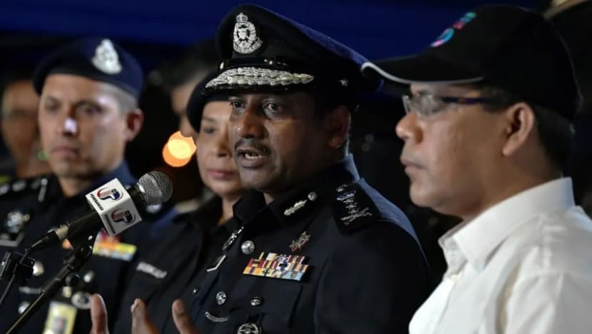 Nahas pesawat Shah Alam: Kotak hitam perakam suara sudah ditemui Nahas pesawat Shah Alam: Kotak hitam perakam suara sudah ditemui