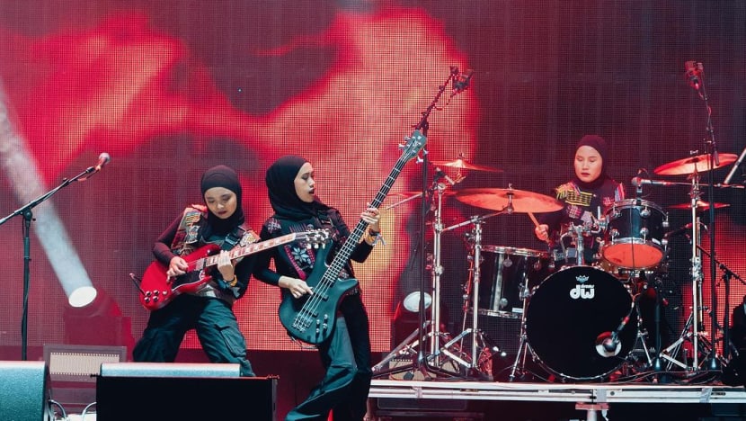 Dari Garut ke Glastonbury, penampilan gemilang Voice of Baceprot banjir pujian
