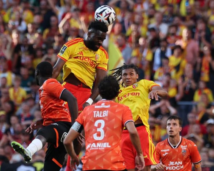 Fans jeer as Lens suffer surprise home defeat to Lorient
