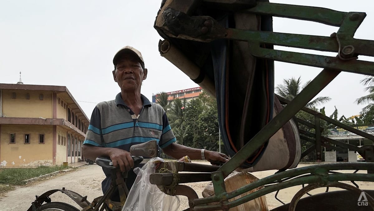 ‘I can only wait and hope’: Haze hits livelihoods in Sumatra as workers toil in unhealthy air