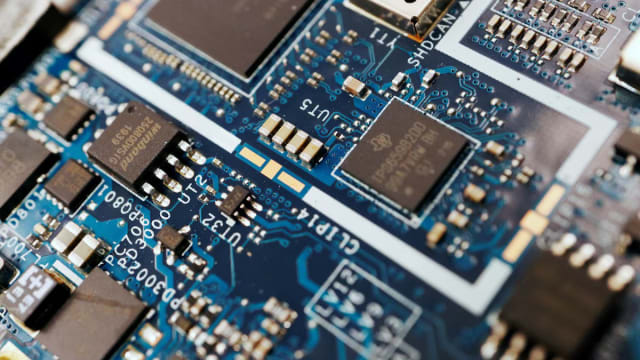 美国将对部分半导体进口征100%关税