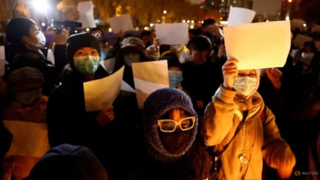 报道：至少两名示威反对冠病动态清零中国女子获释