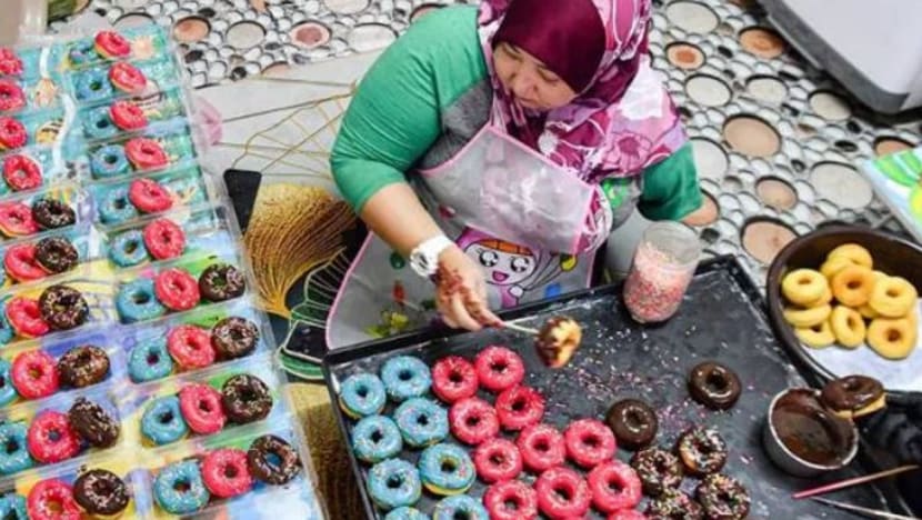 Wanita OKU ini manfaatkan ilmu YouTube, gigih jual donat bantu keluarga