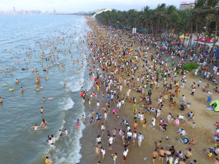 This photo taken on May 30, 2017 shows crowds on a beach in Haikou on China's southern Hainan island. Photo: AFP