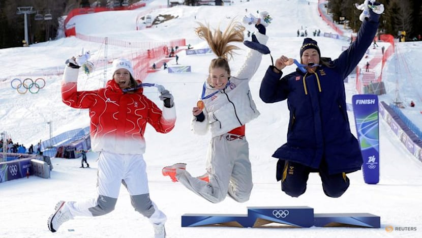 Alpine skiing-Dominant Shiffrin strikes gold, ends medal drought