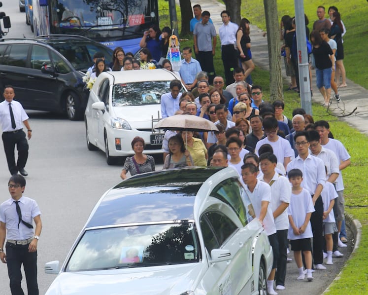 Online tribute stream in as family bids farewell to canal crash victims