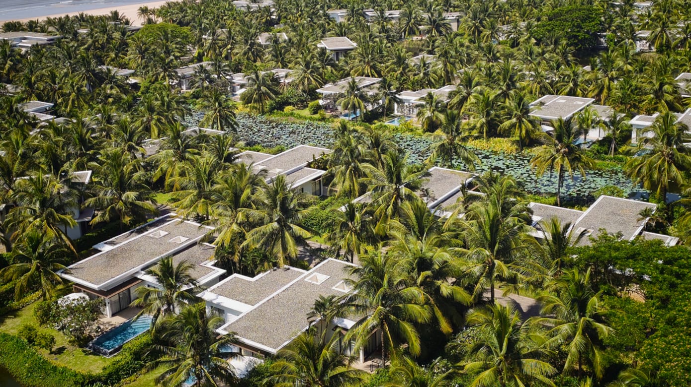 园区幅员辽阔，建造时保留了原有湖泊和大量植物。（图：黄匡宁）