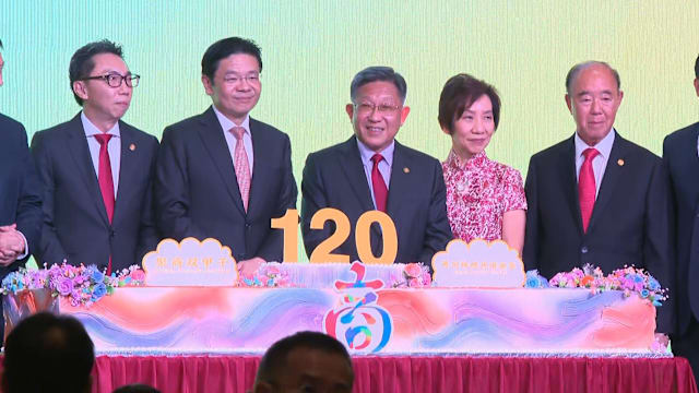黄总理：本地企业应延续当年进取精神 开拓新市场