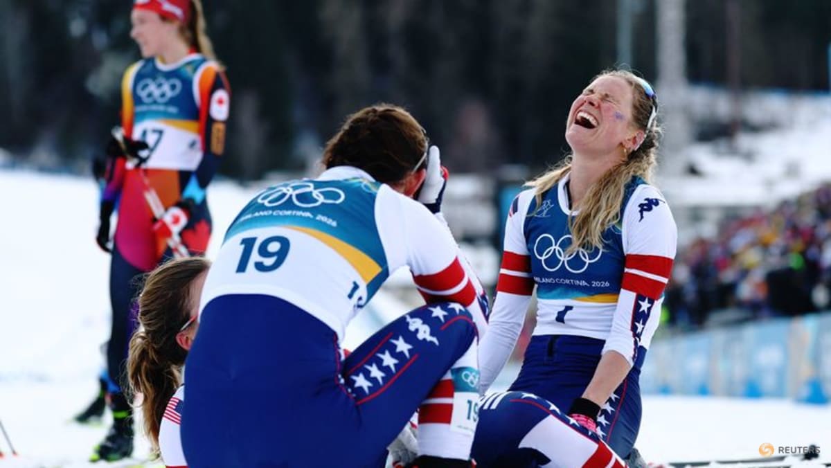 Crosscountry-Diggins' final Games off to rocky start after early skiathlon crash