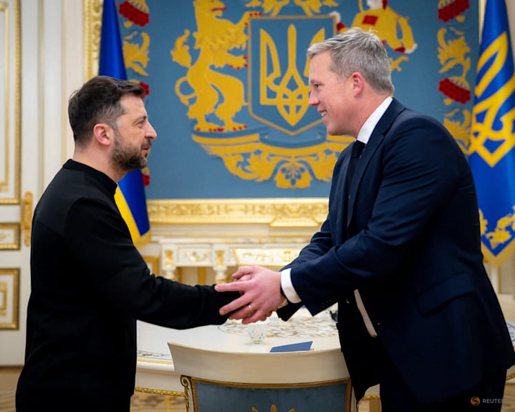 Ukrainian delegation heads to US for peace talks after lead negotiator's exit