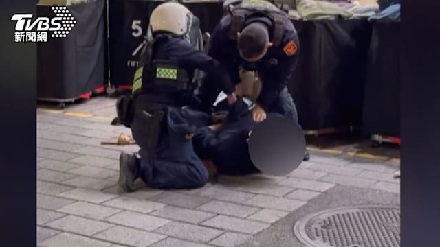 涉沿街偷衣遭识破 台女被捕失控尖叫