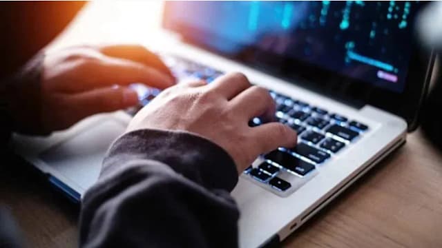 马国盲人餐馆老板坠“高回报”骗局 损失约23万新元