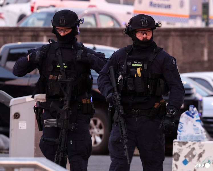 As it happened: Devastation at Sydney's Bondi Beach after deadly shooting targeting Jewish community