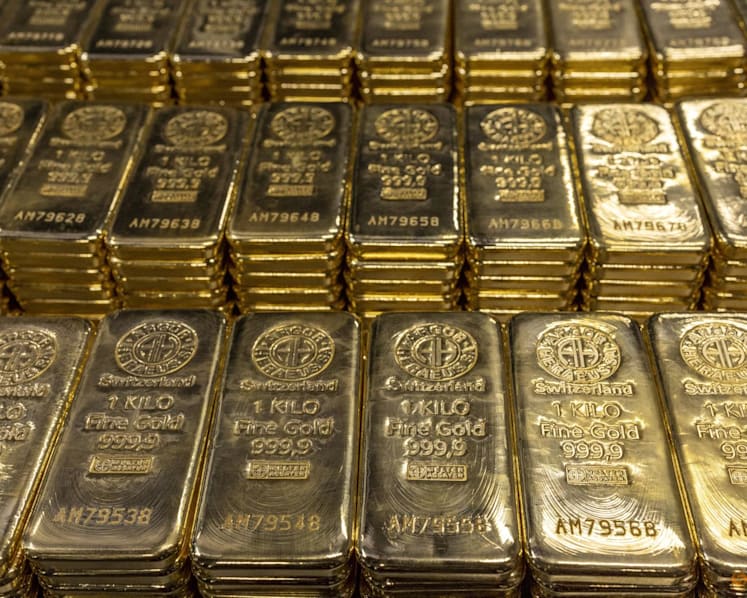 Gold rushes to record high above US$3,500 on US rate cut expectations