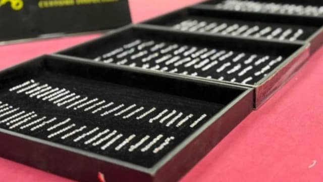 卫生棉暗藏逾2000颗钻石 女旅客企图走私被截获