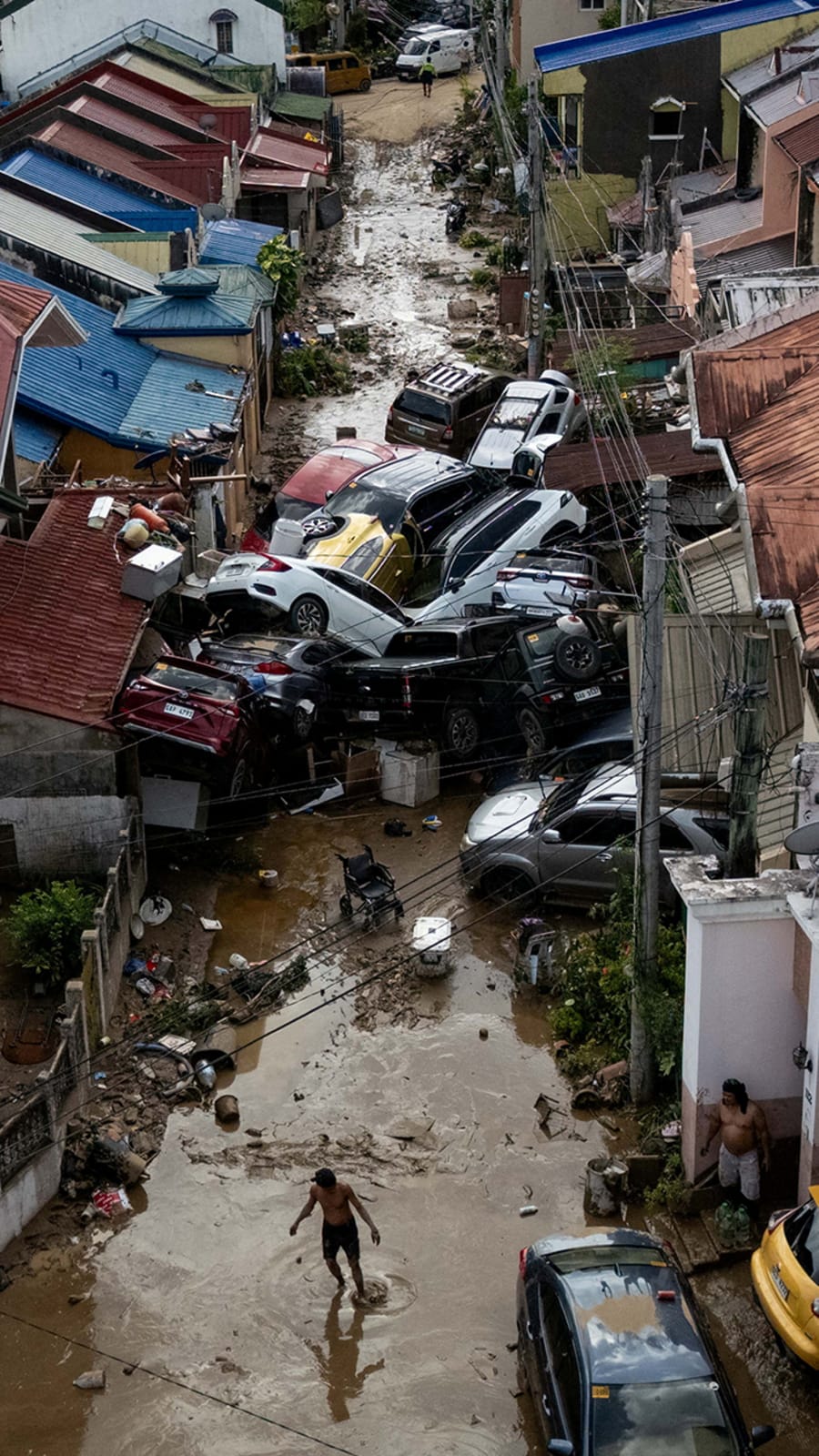 Typhoon Kalmaegi: Death toll tops 140 in the Philippines