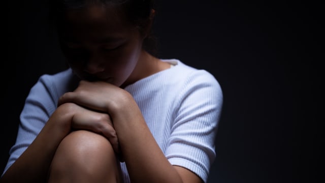 13岁中国女生遭同学猥亵 老师回应“一个巴掌拍不响”