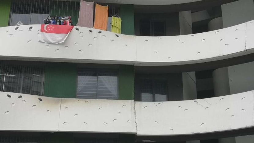Penduduk Punggol tak senang duduk lihat rekahan pada tembok luar flat; HDB periksa tiada masalah struktur