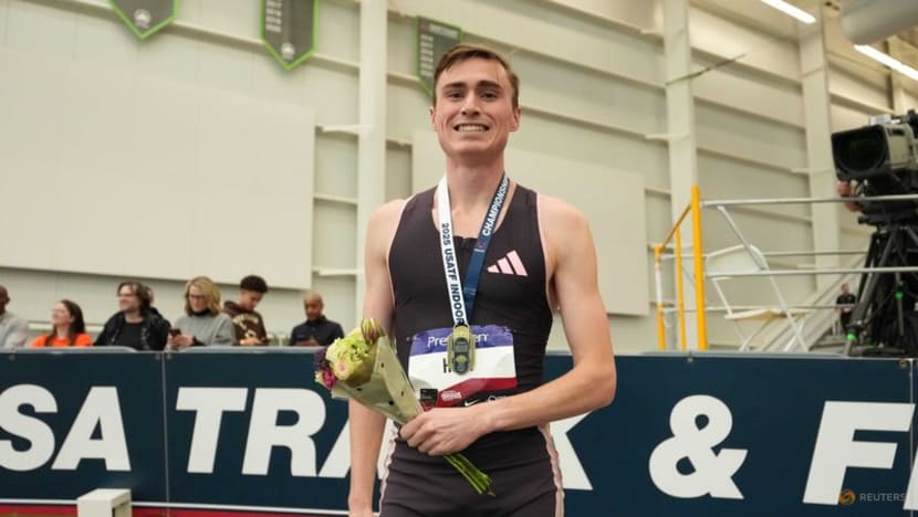 Josh Hoey sets American record in 800m final at indoor championships
