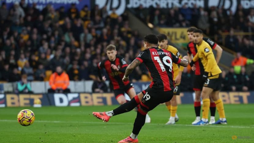 Arsenal thump West Ham to go second, Kluivert bags penalty hat-trick for Bournemouth Arsenal thump West Ham to go second, Kluivert bags penalty hat-trick for Bournemouth