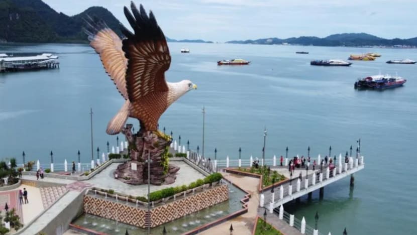 Hanya satu perjalanan feri ulang alik ke Langkawi dalam sehari kerana sekatan Hanya satu perjalanan feri ulang alik ke Langkawi dalam sehari kerana sekatan