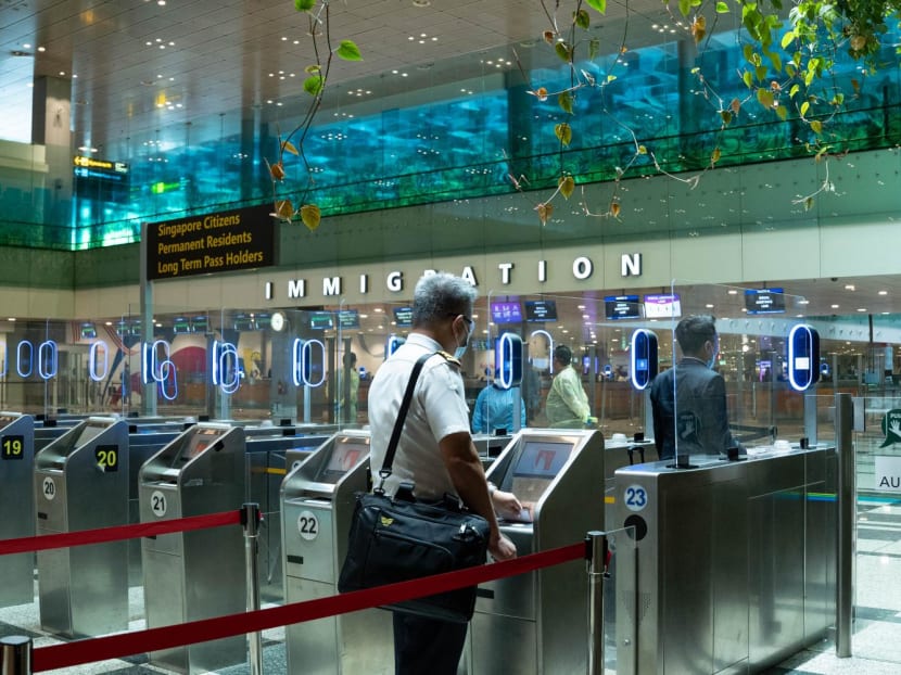 Singapore tightens rules for VTL travellers, requiring them to take COVID-19 tests for 7 days on arrival