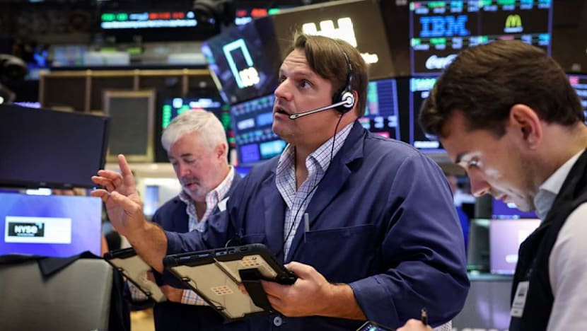 Equities rise with tech boost and yields fall with oil prices 
