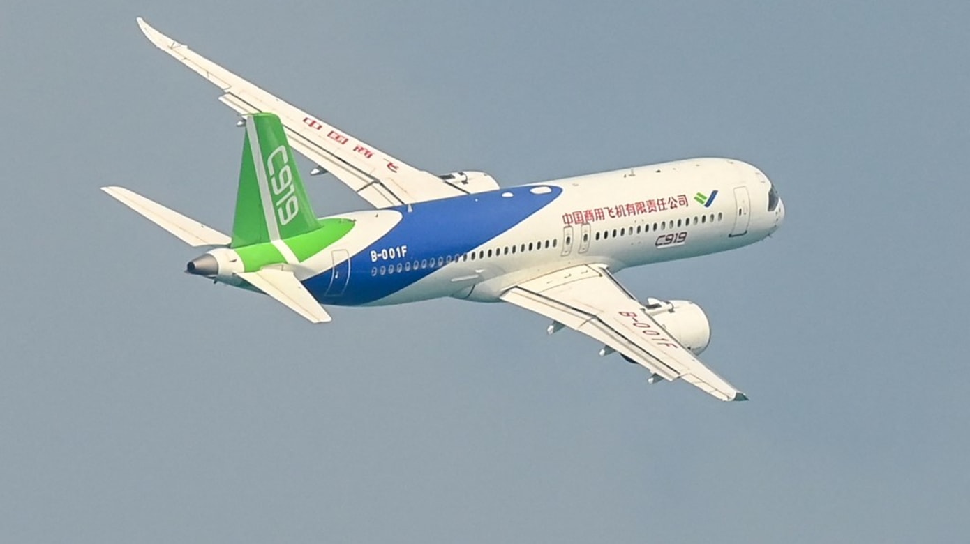 中国C919客机执飞首次国际商业航班