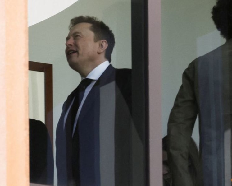 Elon Musk arrives in court for testimony in trial over OpenAI's future