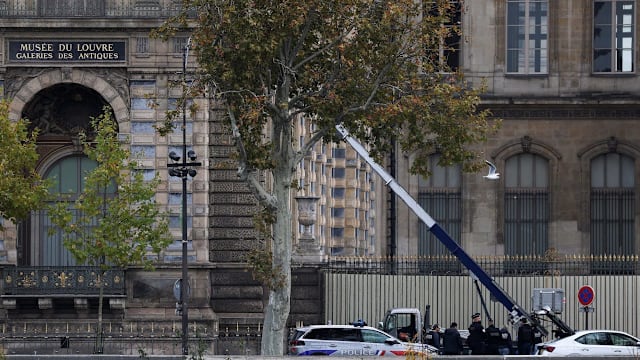 卢浮宫失窃案 两嫌疑人被捕