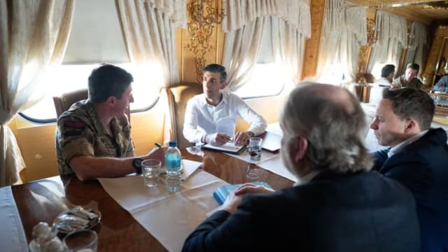 英国首相到访乌克兰 宣布向乌方提供更多军援