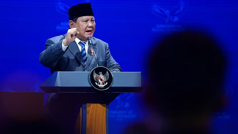 Menyindir aksi 'Indonesia Gelap', Prabowo optimistis masa depan cerah. Tetapi apakah para pakar sependapat?