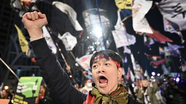 晨光|纸上风云：韩国政局加速波动 民生课题成关键
