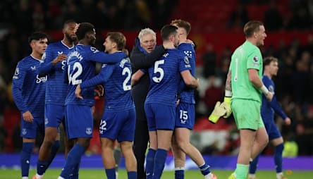 Everton beat Man Utd despite Gueye seeing red for slap on teammate