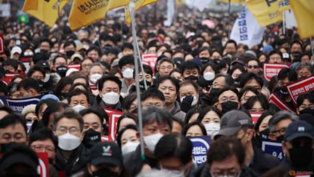 韩国数千医学生结束17个月罢课 抵制医学院扩招政策告一段落