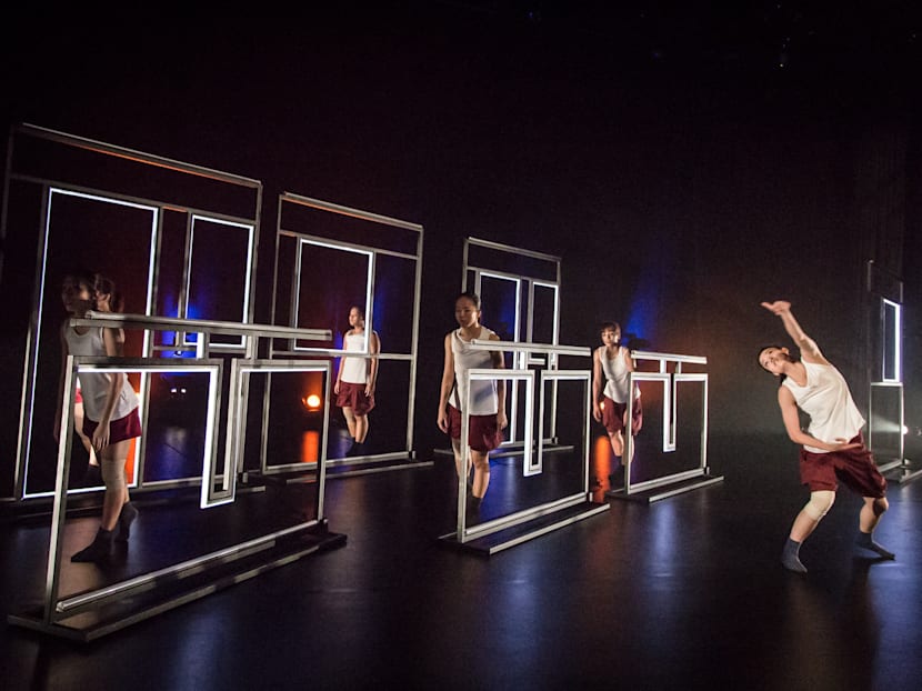 Re:Dance Theatre strolls down the Corridor