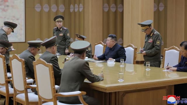 韩国无人机飞入平壤上空 金正恩开会商讨对策
